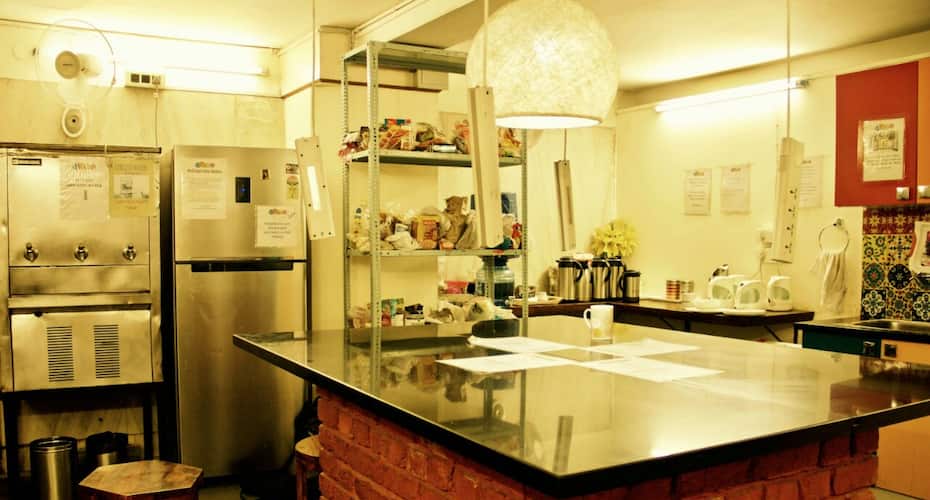 Twin Bed AC Private Room with Ensuite Bathroom at Stops Delhi, New Delhi 2